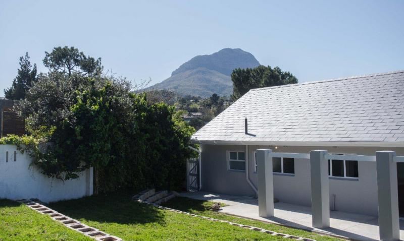 3 Bedroom Property for Sale in Heldervue Western Cape